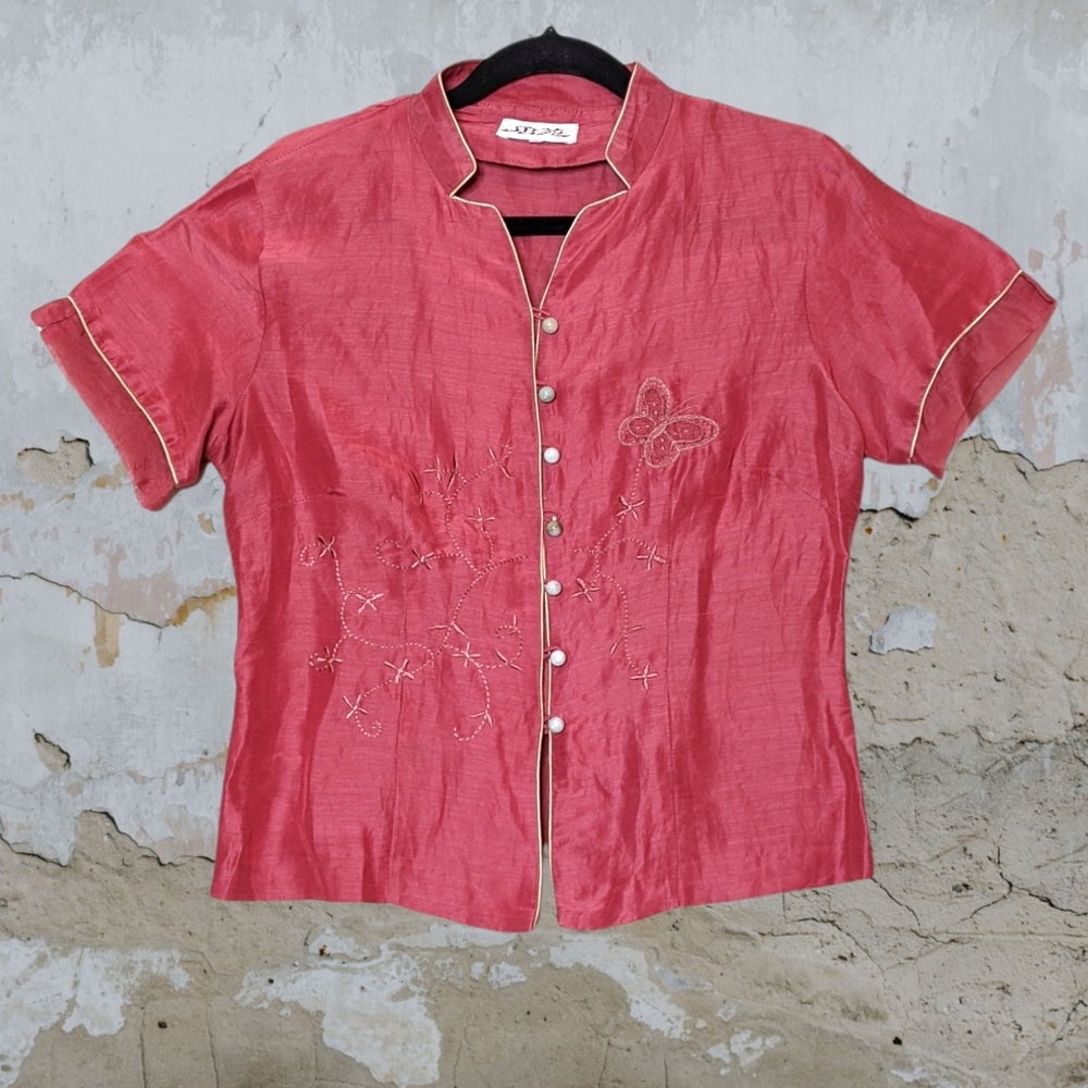 Intentional Effect (as translated by Google) Top Size L Cotton/Poly blend.